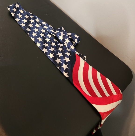 American Traditions Made In USA American Flag Pattern Tie - Picture 2 of 4